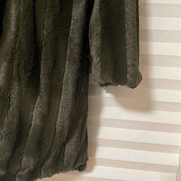 IMAN metallic black and dark green reversible coat - Picture 7 of 8